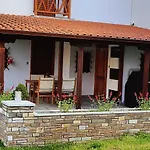 Mikiverna Beachfront Family Maisonette 別荘