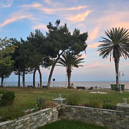 Σπίτι διακοπών Mikiverna Beachfront Family Maisonette