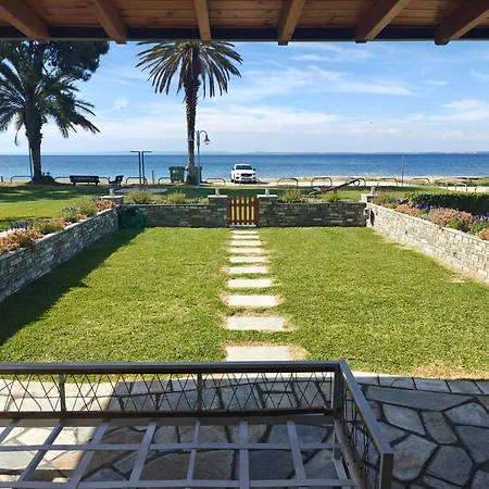 Mikiverna Beachfront Family Maisonette