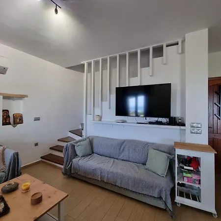 بيت للعطل Mikiverna Beachfront Family Maisonette *