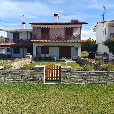 Mikiverna Beachfront Family Maisonette