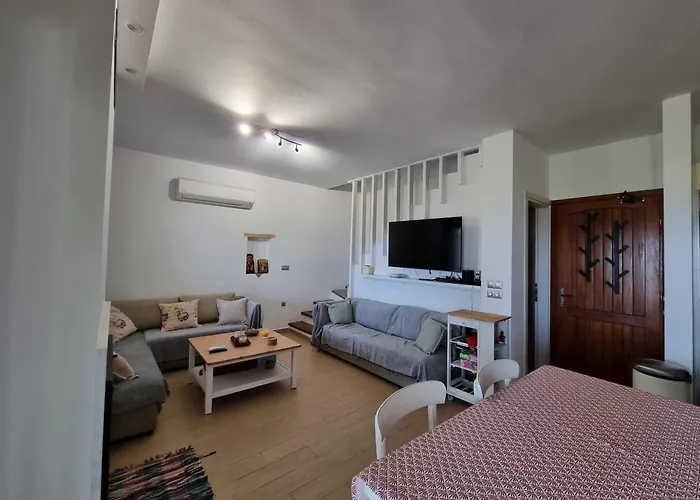 Mikiverna Beachfront Family Maisonette